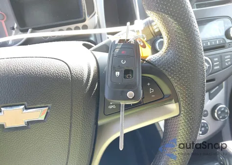 2015 Chevrolet Sonic Lt Auto z USA, uszkodzony, nr VIN 1G1JC6SHXF4158633